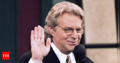 Jerry Springer, politician-turned-TV ringmaster, dies at 79 - Times of India