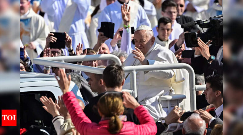 Tens of thousands gather for Pope's mass in Hungary - Times of India