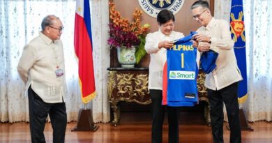 President Ferdinand Marcos Jr. gets a Gilas Pilipinas jersey from Samahang Basketbol ng Pilipinas executives Al Panlilio and Manny V. Pangilinan. –PCO HANDOUT