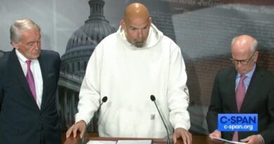 Fetterman Shows Up to Work Looking Like a Slob, Attempts to Speak at Press Conference on Debt Ceiling Negotiations (VIDEO) | The Gateway Pundit | by Cristina Laila