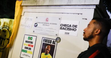 Four detained for alleged hate crime against Vinicius freed on bail