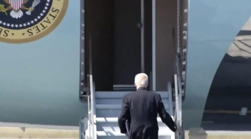 WATCH: Feeble Biden Ignores Reporters As He Boards Air Force One Using Shorter Staircase | The Gateway Pundit | by Cristina Laila | 42