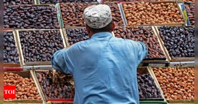 Pakistan: Pakistan inflation rockets to record 37.97 percent - Times of India