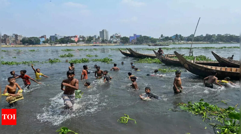 Heatwave in Bangladesh leads to school closures, power cuts - Times of India