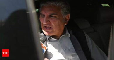 Former Pakistan foreign minister Qureshi released from Rawalpindi prison; to meet Imran Khan tomorrow - Times of India