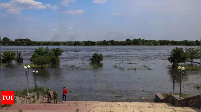 Ukraine: Flood waters engulf homes in Ukraine as people flee - Times of India