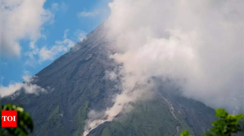 Mayon: Philippines' Mayon Volcano spews lava in gentle eruption, thousands warned to be ready to flee - Times of India