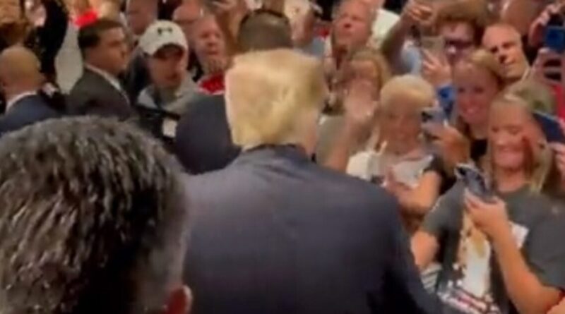 "We Love You President Trump!" - Crowd Goes Wild as Trump Enters Iowa Restaurant (Video) | The Gateway Pundit | by Anthony Scott