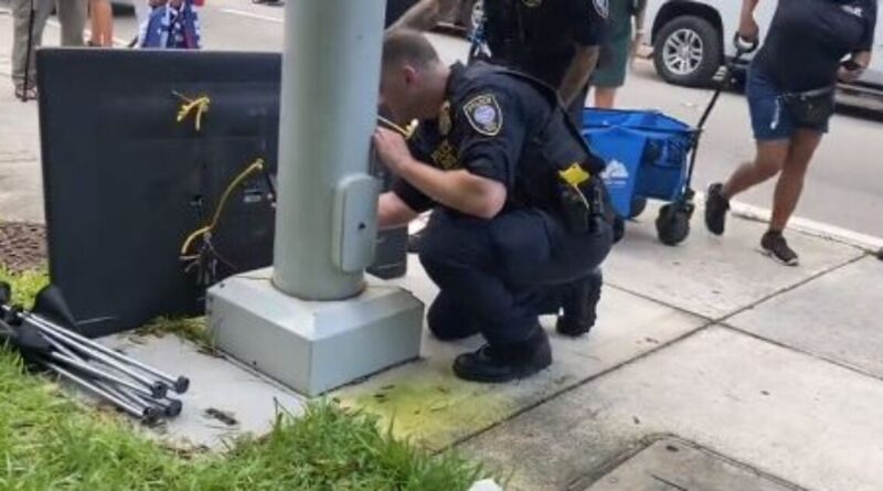 BREAKING: Bomb Squad Called Outside of Miami Courthouse Where Trump Will Be Arraigned | The Gateway Pundit | by Anthony Scott | 163