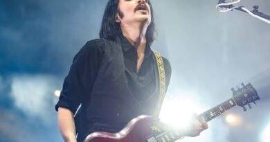 Placebo singer probed by Italian prosecutors after calling Meloni ‘racist,’ ‘fascist’