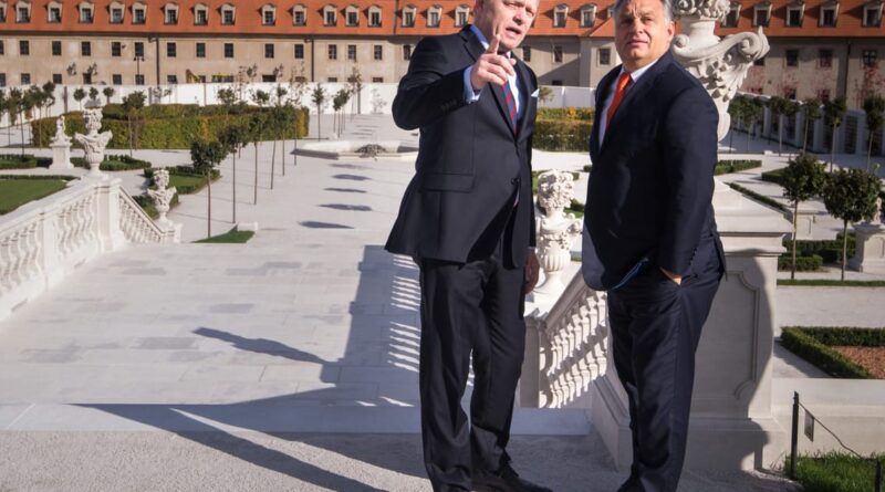 EU shrugs as pro-Russia pals Orbán and Fico troll the West after Putin handshake