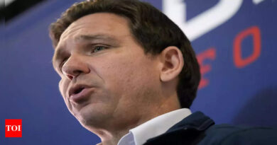 The Trump-DeSantis rivalry grows more personal and crude as the GOP candidates head to Florida - Times of India