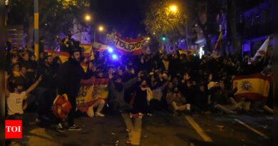 Protests turn ugly as pressure mounts on Spain's acting government for amnesty talks with Catalans - Times of India