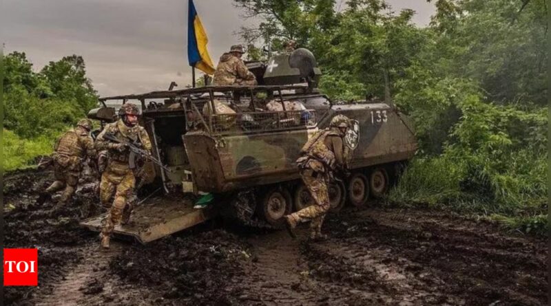 Ukrainian army says advancing at Dnipro river as drones target Kyiv - Times of India