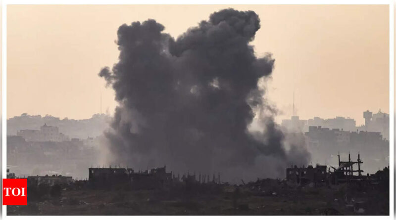 Israel battles Hamas near another Gaza hospital sheltering thousands - Times of India