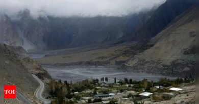 Melting glaciers endanger mountain villages in Pakistan - Times of India