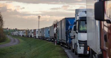 Ukraine fumes as Polish truckers block border crossings