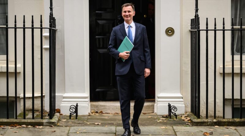 UK Autumn Statement: Jeremy Hunt cuts tax in bid to cheer gloomy Tories